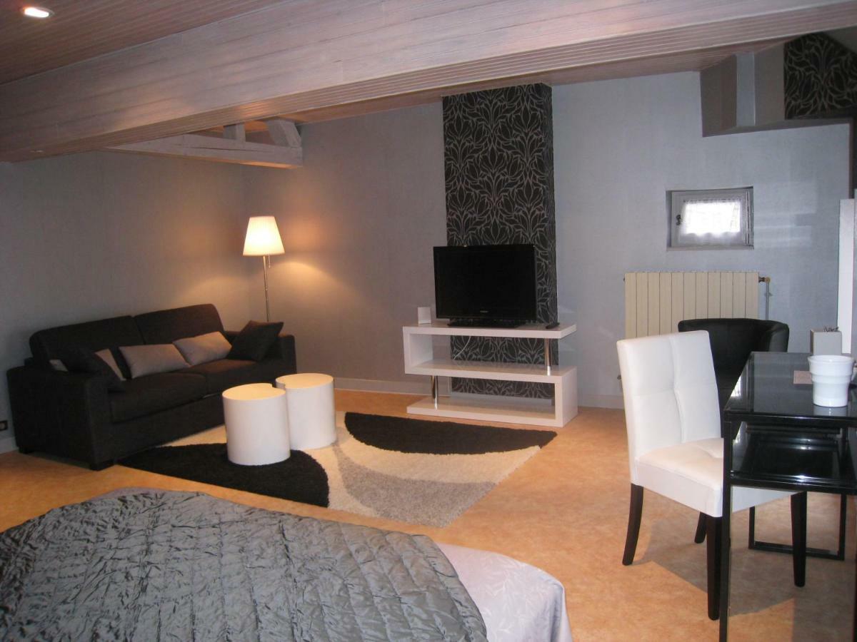 La Chambre D'Amis La Costignieres Montgueux Ngoại thất bức ảnh