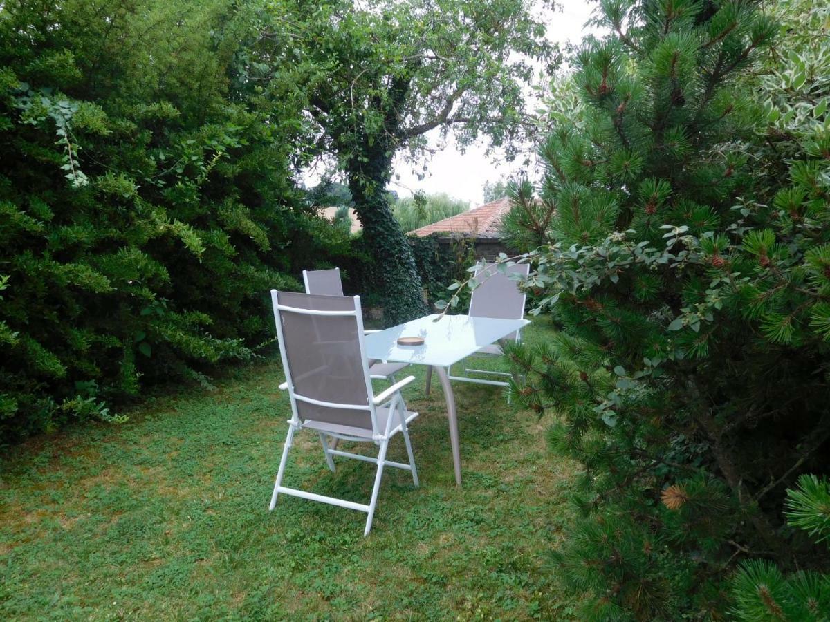 La Chambre D'Amis La Costignieres Montgueux Ngoại thất bức ảnh