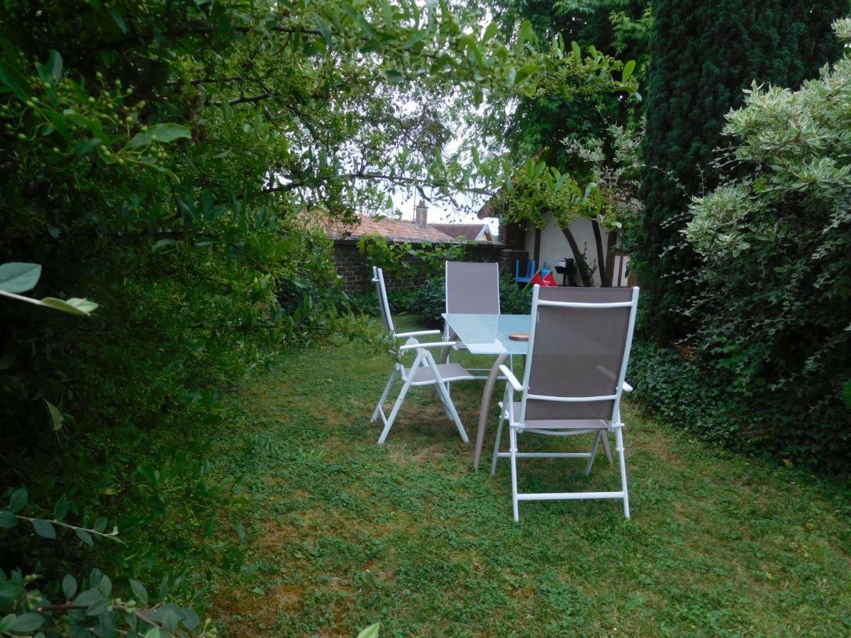 La Chambre D'Amis La Costignieres Montgueux Ngoại thất bức ảnh